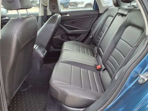 Used 2021 Volkswagen Jetta SE w/ SE Cold Weather Package image 19