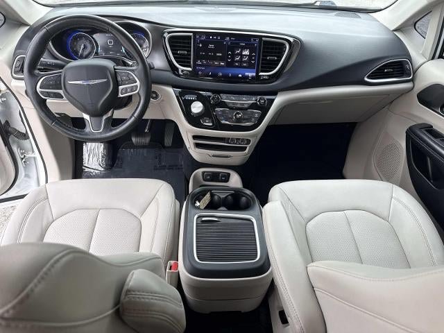 Used 2021 Chrysler Pacifica Touring-L FWD image 16