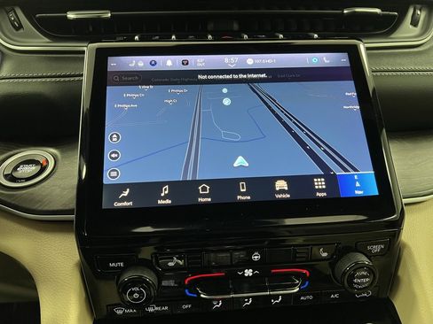 Used 2024 Jeep Grand Cherokee Limited image 44