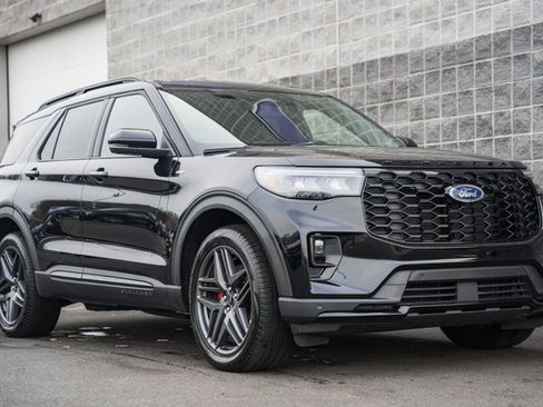 Used 2025 Ford Explorer ST-Line w/ ST-Line Street Pack image 1