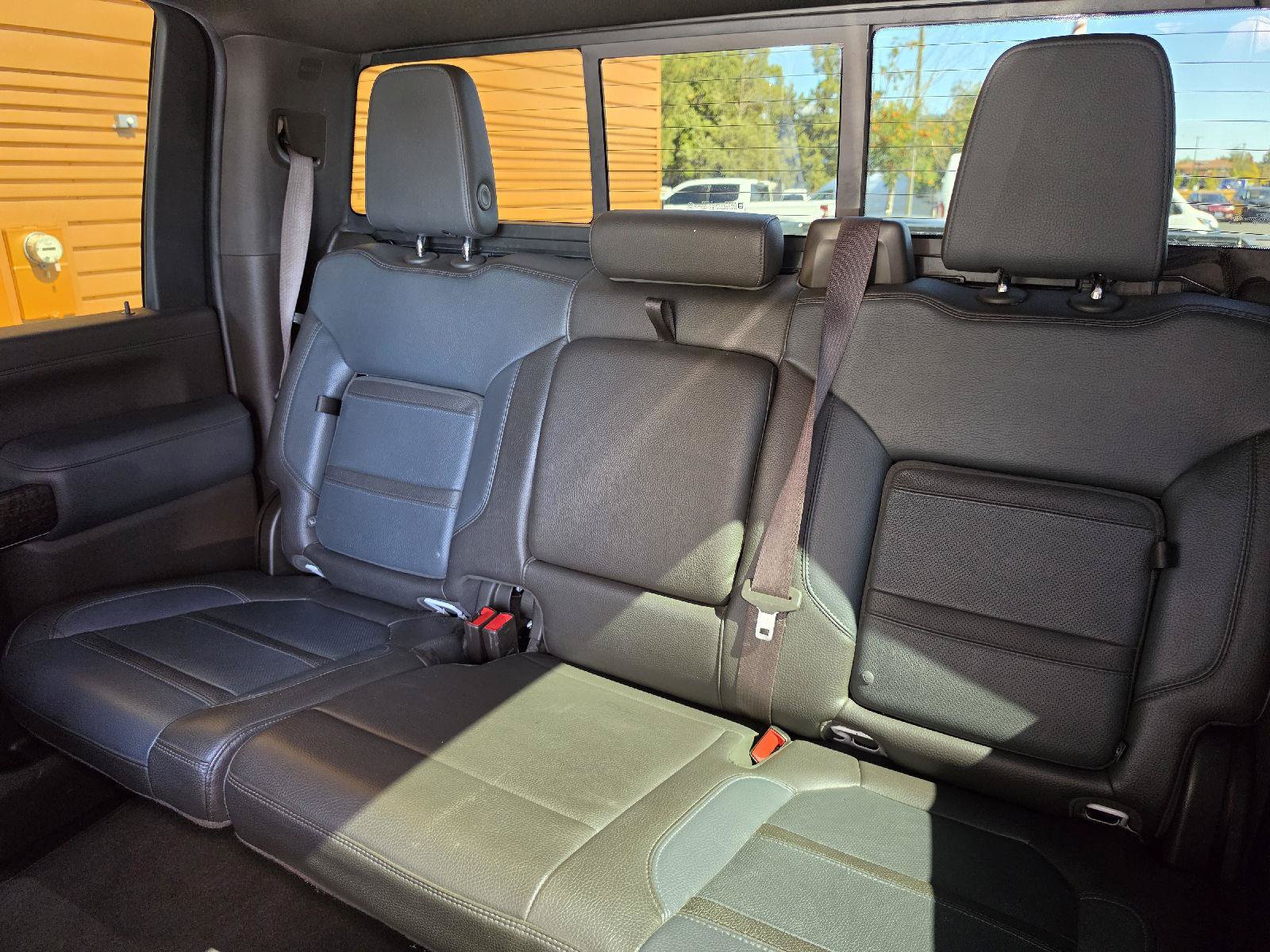 Used 2022 GMC Sierra 3500 Denali w/ Denali Ultimate Package AWD/4WD image 31