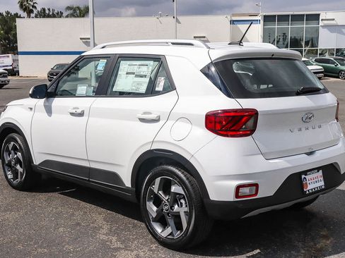 New 2026 Hyundai Venue SEL FWD image 9