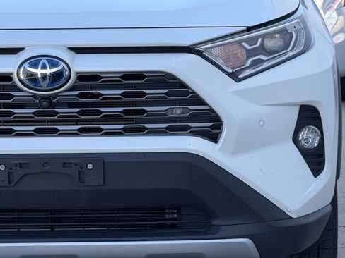 Used 2020 Toyota RAV4 Limited image 9