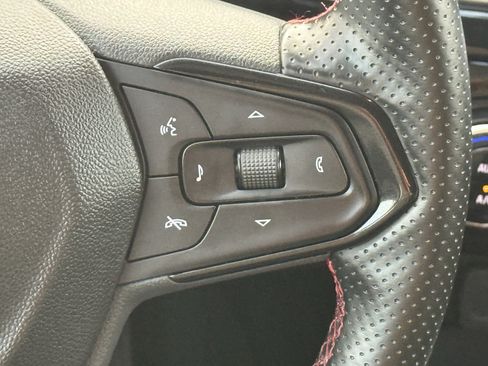 Used 2025 Chevrolet Trax RS w/ Driver Confidence Package FWD image 14
