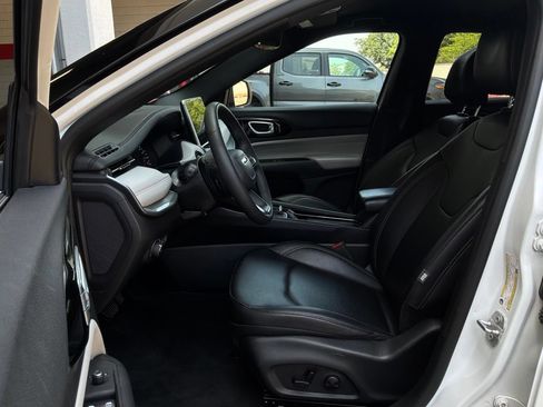 Used 2025 Jeep Compass Limited AWD/4WD image 10