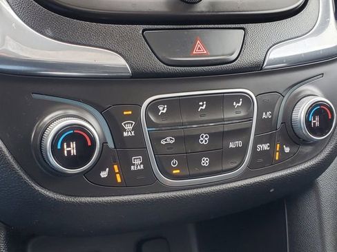 Used 2018 Chevrolet Equinox LT w/ Sun & Infotainment Package image 22