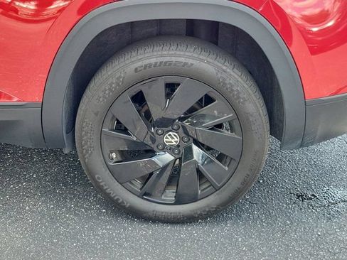 Certified 2024 Volkswagen Atlas Cross Sport SE w/ Panoramic Sunroof Package AWD/4WD image 30