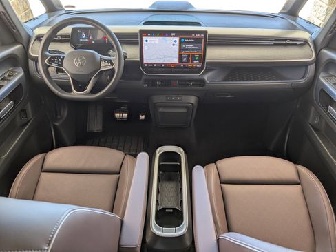Used 2025 Volkswagen ID. Buzz Pro S Plus RWD image 26