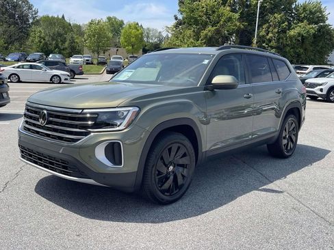 New 2026 Volkswagen Atlas SE FWD image 3