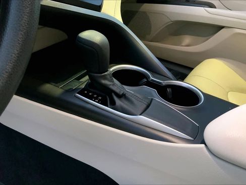 Used 2021 Toyota Camry LE image 16