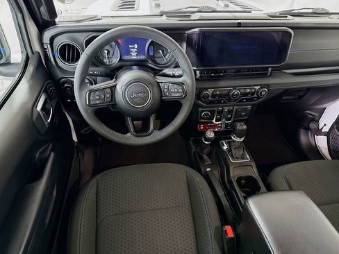 Used 2024 Jeep Wrangler Unlimited Rubicon 4xe w/ Technology Group AWD/4WD image 4