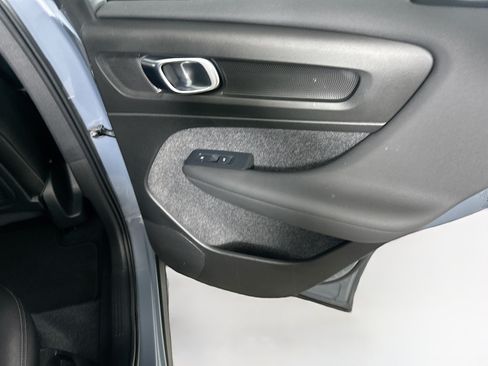 Used 2023 Volvo XC40 B4 Ultimate FWD image 29