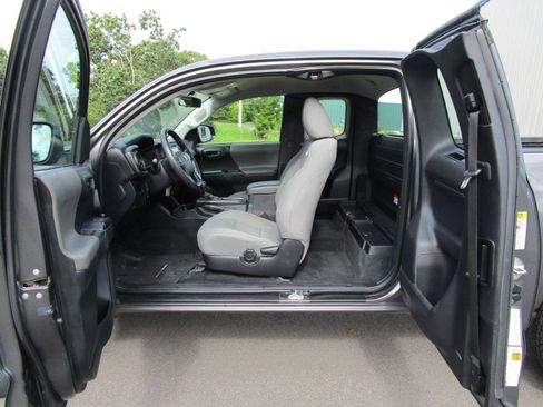 Used 2016 Toyota Tacoma SR AWD/4WD image 9