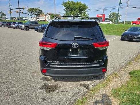 Used 2018 Toyota Highlander XLE w/ Protection Package #3 AWD/4WD image 4