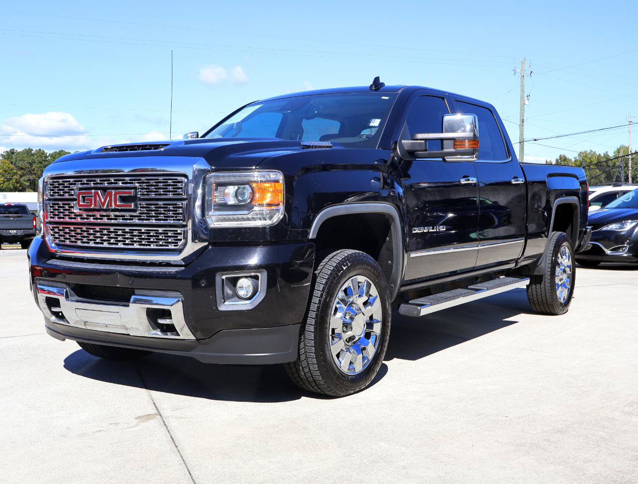 Used 2019 GMC Sierra 2500 Denali w/ Duramax Plus Package AWD/4WD image 32