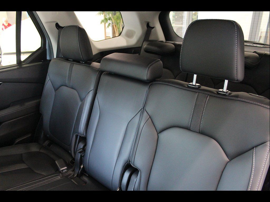 Certified 2025 Honda Pilot Touring image 17