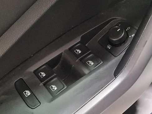 Used 2019 Volkswagen Jetta S w/ Driver Assistance Package image 27