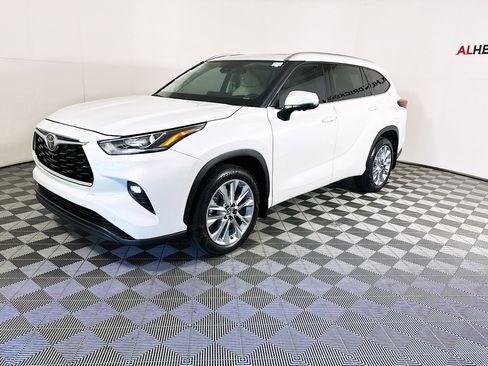 Used 2024 Toyota Highlander Limited image 7