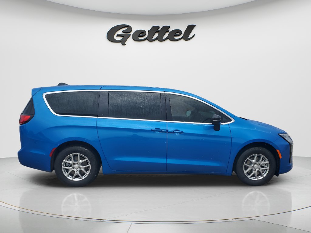 New 2027 Chrysler Pacifica Select FWD image 3