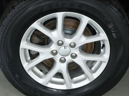 Used 2015 Jeep Cherokee Latitude w/ Cold Weather Group image 12