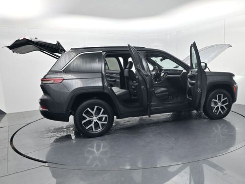 Used 2024 Jeep Grand Cherokee Limited w/ Trailer Tow Package AWD/4WD image 67