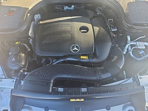 Used 2021 Mercedes-Benz GLC 300 4MATIC w/ Premium Package image 11