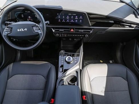 New 2025 Kia Niro EX w/ EX Cold Weather Package image 13