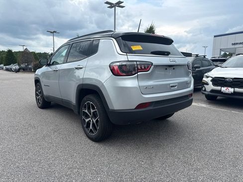 Used 2025 Jeep Compass Limited AWD/4WD image 3