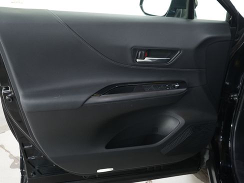 Used 2021 Toyota Venza LE w/ Carpet Mat Package (TMS) AWD/4WD image 21