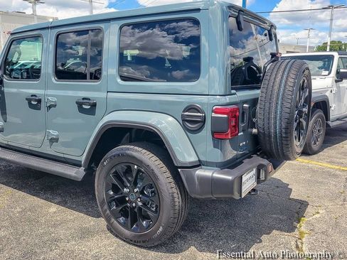 Certified 2025 Jeep Wrangler Unlimited Sahara AWD/4WD image 9
