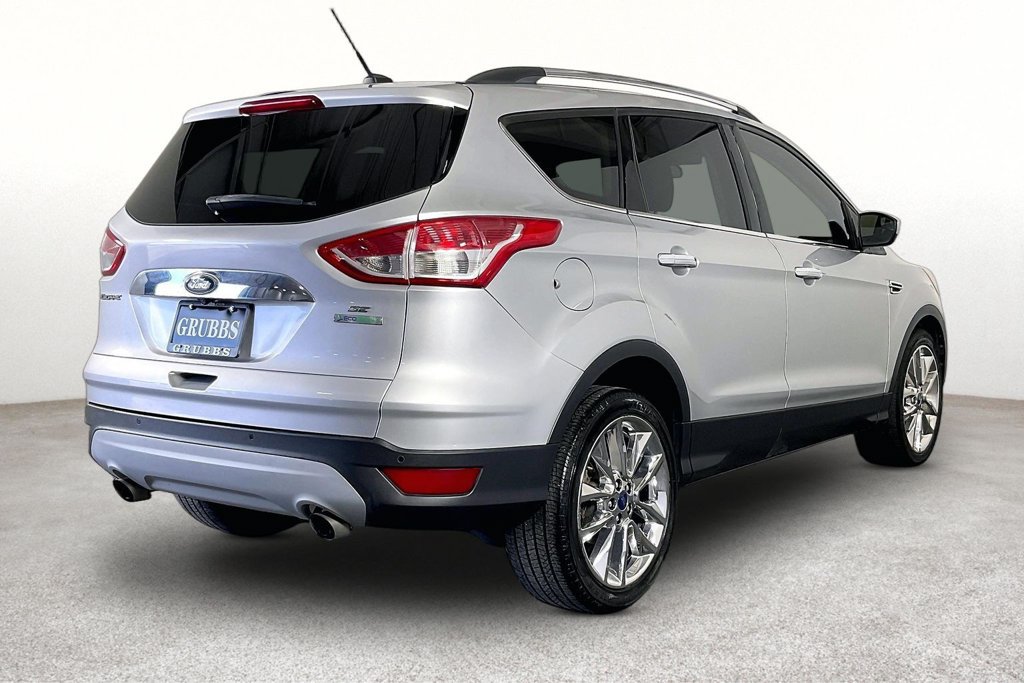 Used 2016 Ford Escape SE w/ SE Chrome Package FWD image 2