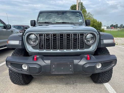 Used 2025 Jeep Wrangler Unlimited Rubicon AWD/4WD image 2