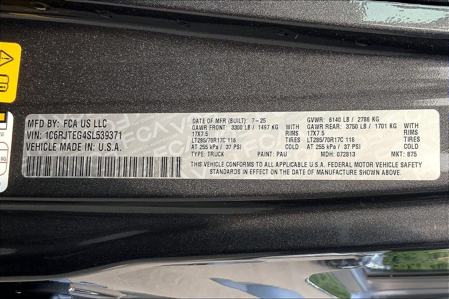 Certified 2025 Jeep Gladiator Mojave w/ Safety Group AWD/4WD image 31