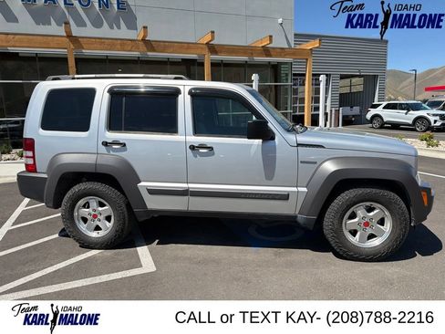 Used 2010 Jeep Liberty Renegade w/ Premium Group AWD/4WD image 4