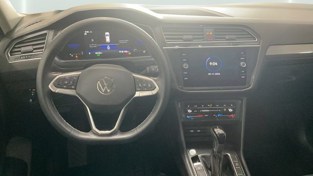 Used 2022 Volkswagen Tiguan SE AWD/4WD image 10