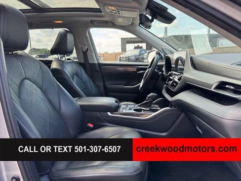 Used 2021 Toyota Highlander Platinum FWD image 11