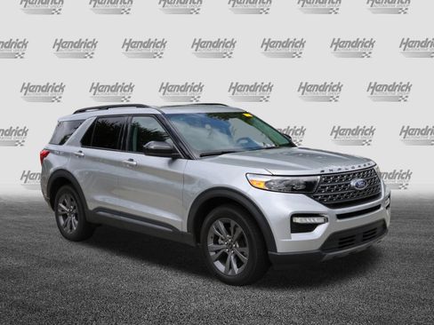 Used 2023 Ford Explorer XLT w/ Equipment Group 202A AWD/4WD image 2