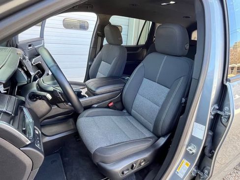 Used 2025 GMC Acadia Elevation image 21