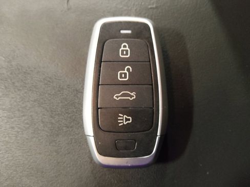 Used 2018 Mitsubishi Outlander SEL image 32