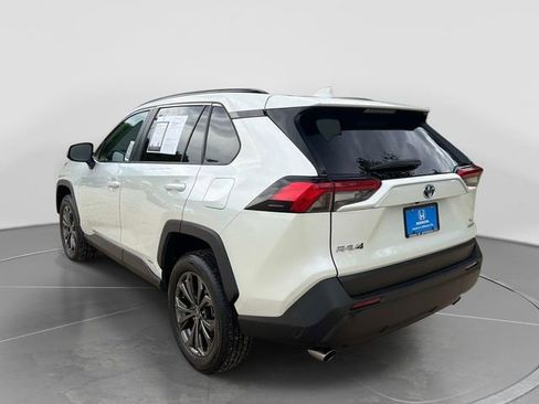 Used 2022 Toyota RAV4 XLE Premium AWD/4WD image 4