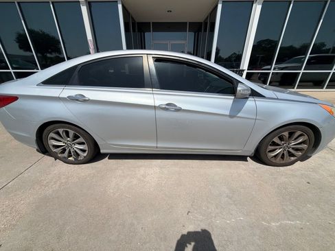 Used 2013 Hyundai Sonata Limited w/ Premium Pkg FWD image 4