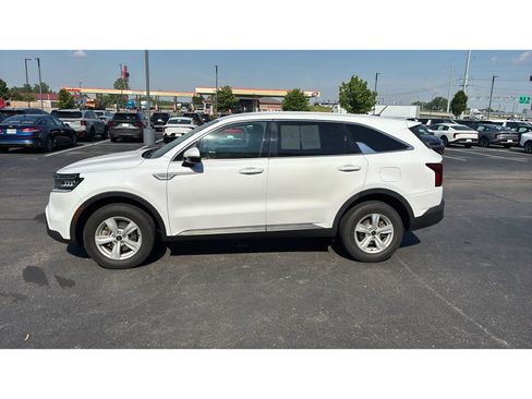 Used 2022 Kia Sorento LX AWD/4WD image 2