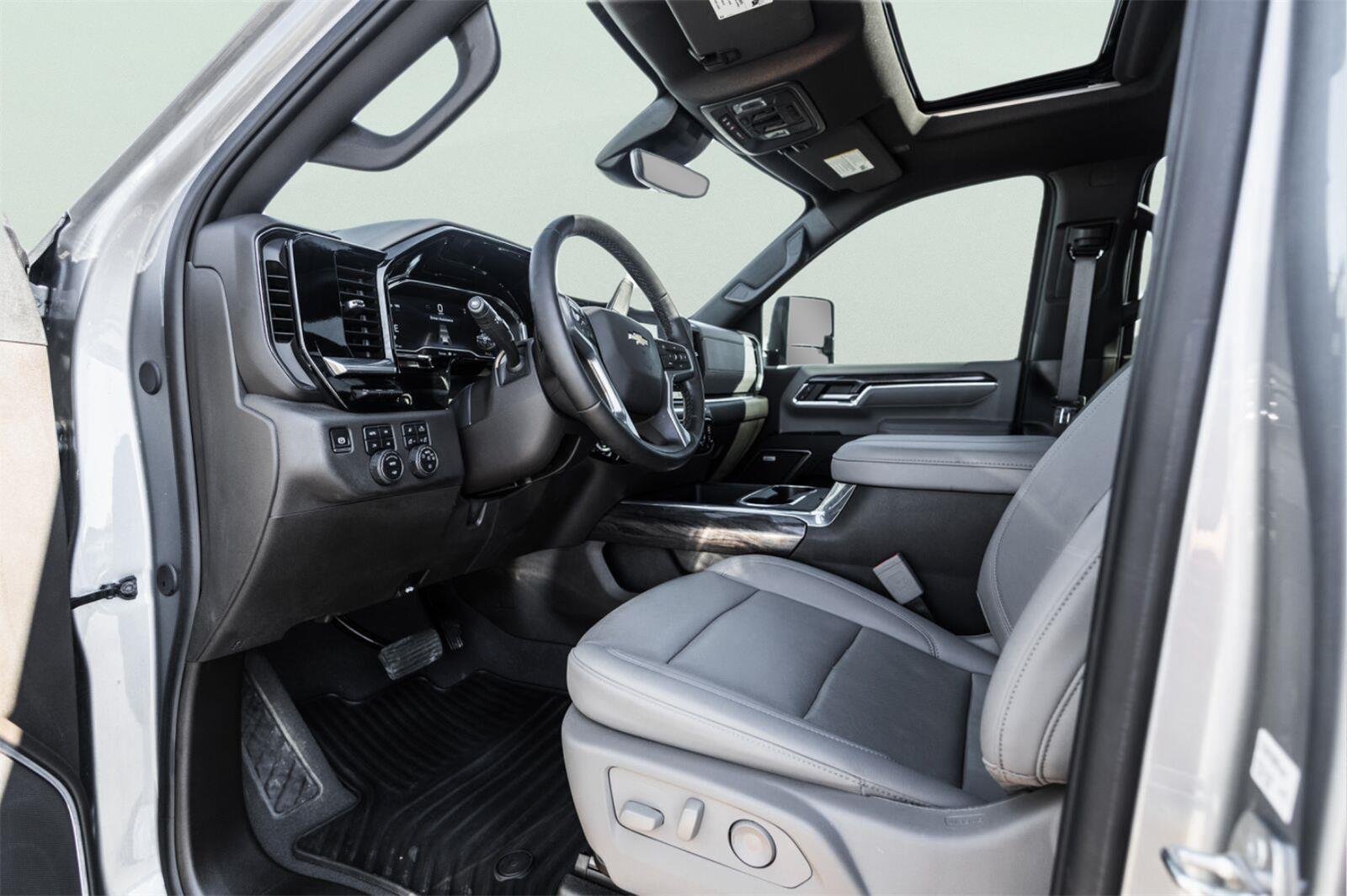 Used 2024 Chevrolet Silverado 3500 LTZ w/ LTZ Convenience Package AWD/4WD image 13