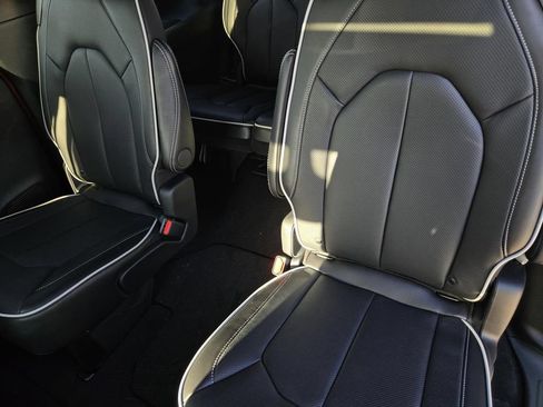 New 2026 Chrysler Pacifica Limited w/ S Appearance Package FWD image 12