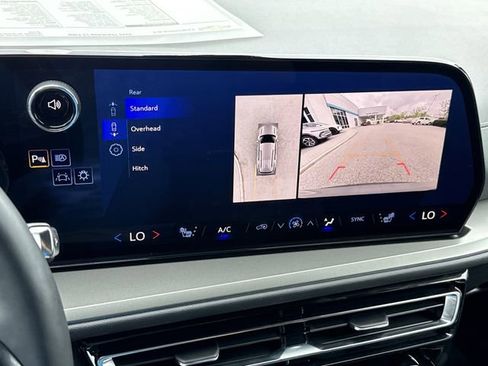 Used 2025 Chevrolet Traverse LT w/ Sun and Wheel Package image 26