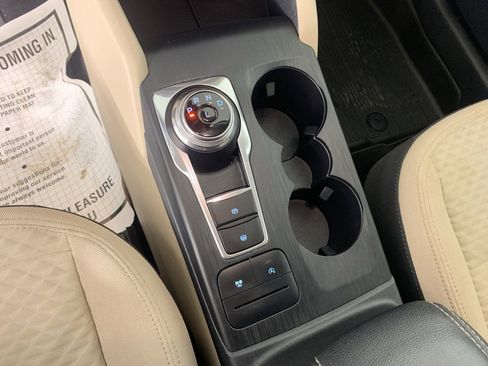 Used 2021 Ford Escape SE image 25