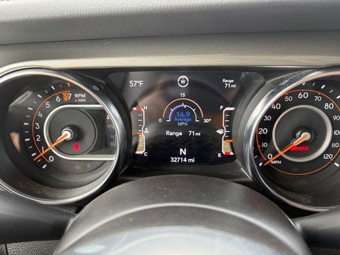 Used 2022 Jeep Gladiator Overland w/ Cold Weather Group AWD/4WD image 24