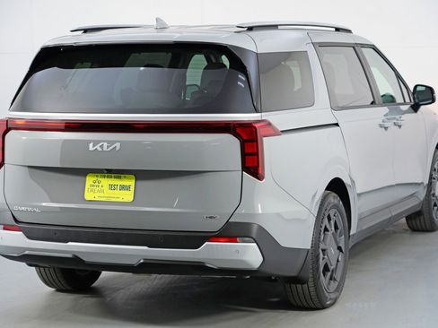 Used 2025 Kia Carnival EX image 55
