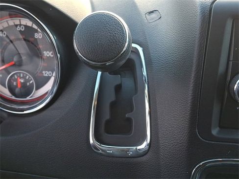 Used 2016 Dodge Grand Caravan SXT image 16