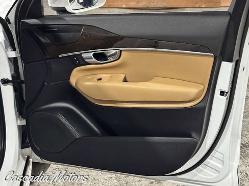 Used 2019 Volvo XC90 T6 Momentum image 24